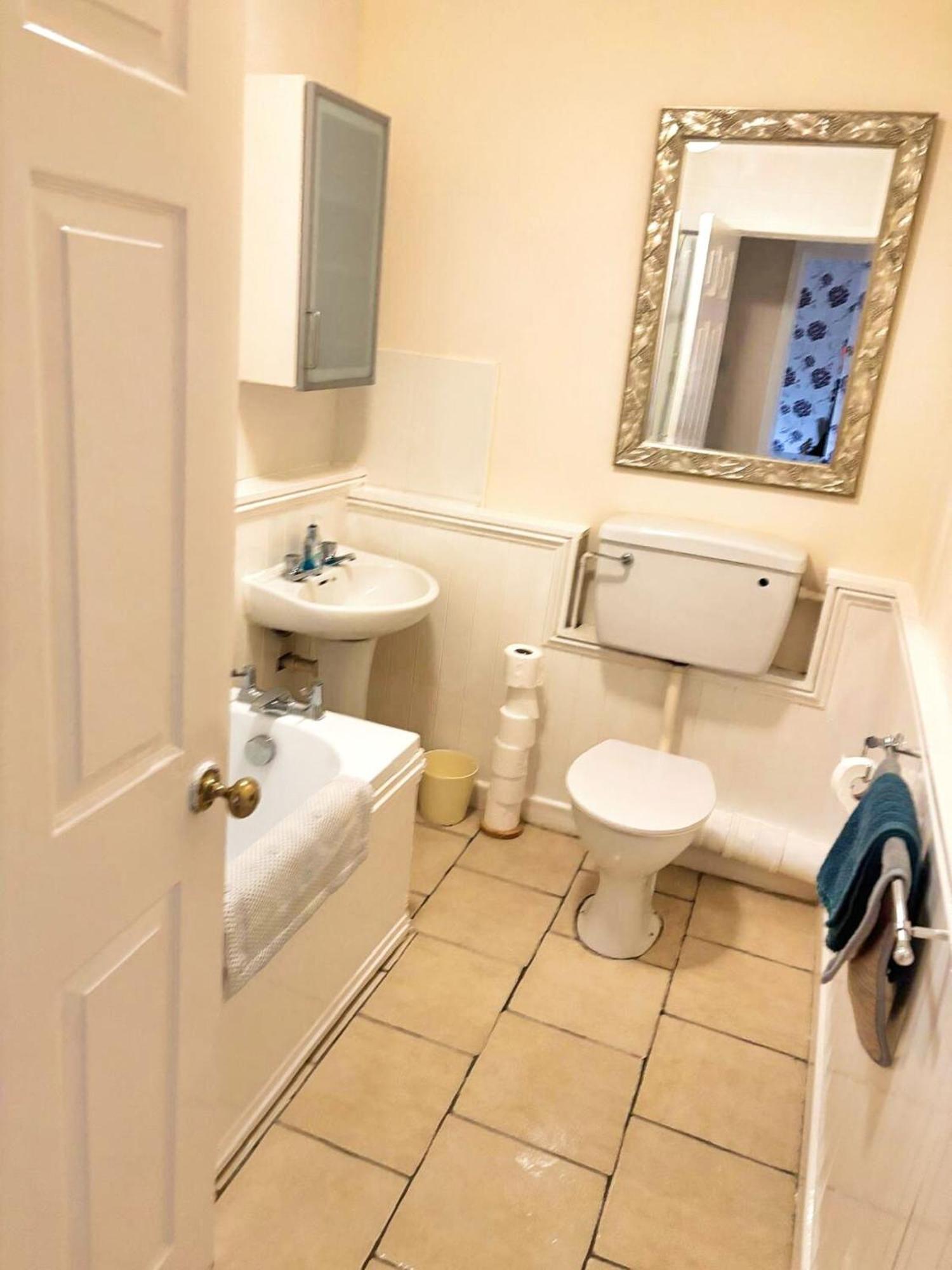 Doncaster - Boswell - Large Balcony Apartment - 2 Double Beds - 2 Bedrooms - Close To Town & Racecourse - Off Street Parking 2 Cars - Fast Wifi Ngoại thất bức ảnh