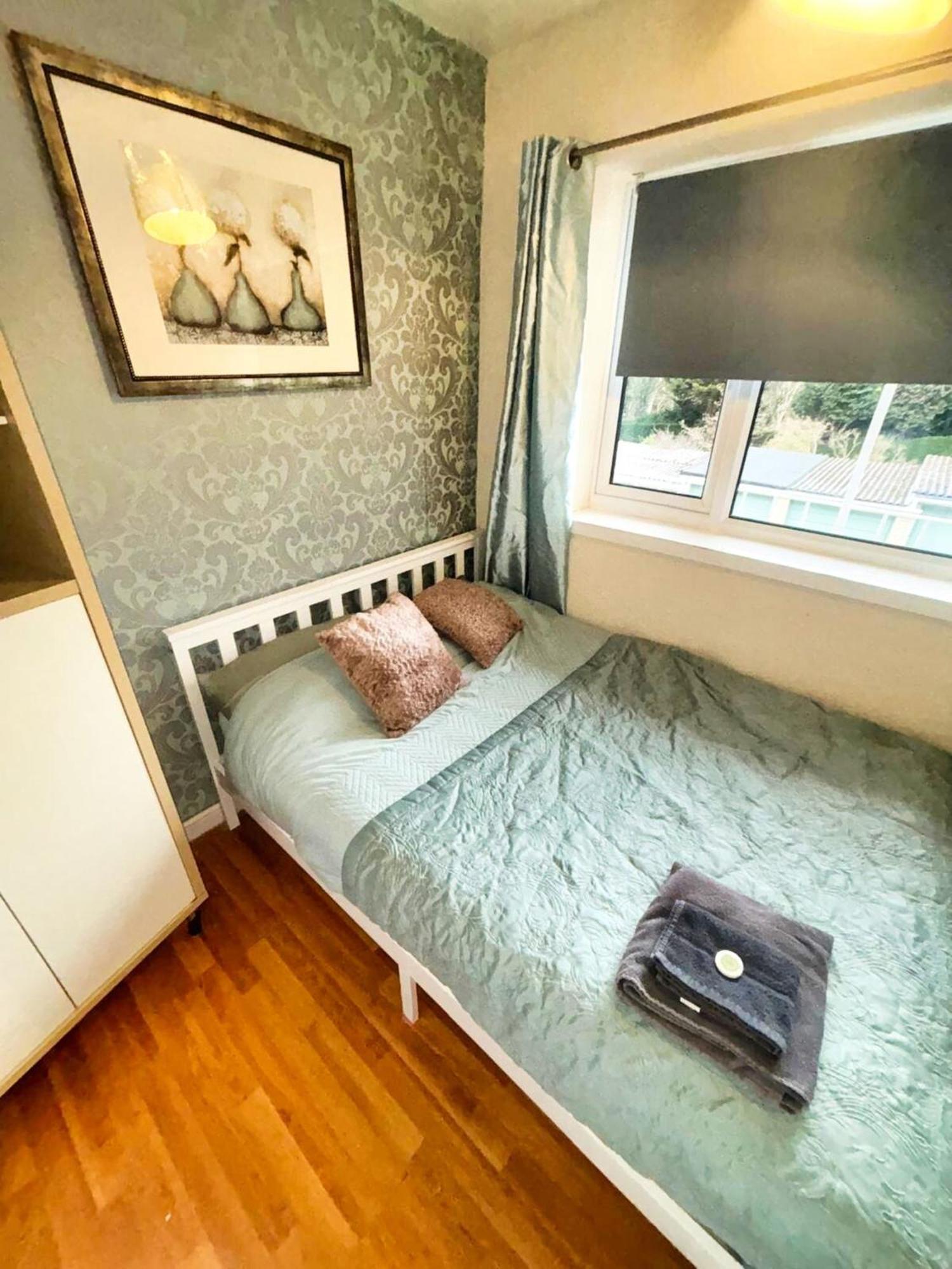 Doncaster - Boswell - Large Balcony Apartment - 2 Double Beds - 2 Bedrooms - Close To Town & Racecourse - Off Street Parking 2 Cars - Fast Wifi Ngoại thất bức ảnh