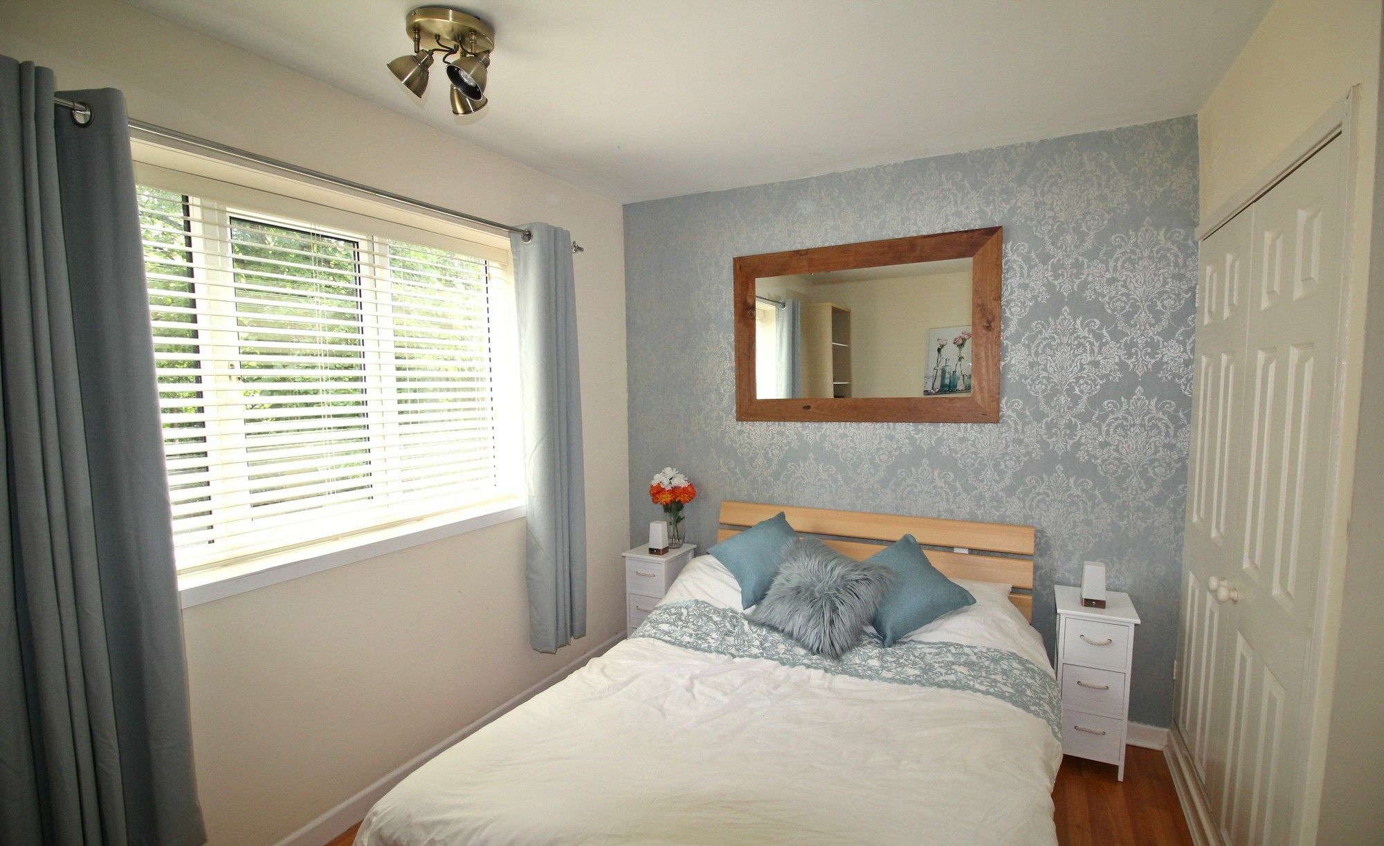 Doncaster - Boswell - Large Balcony Apartment - 2 Double Beds - 2 Bedrooms - Close To Town & Racecourse - Off Street Parking 2 Cars - Fast Wifi Ngoại thất bức ảnh